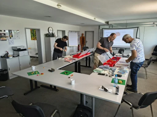 Einzelmodellbau Existenzgründer Teilnehmer bauen Einzelmodelle 1